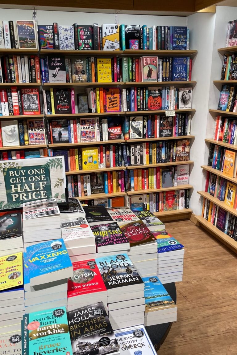 11 Best Bookstores In London (That You CANNOT Miss!)