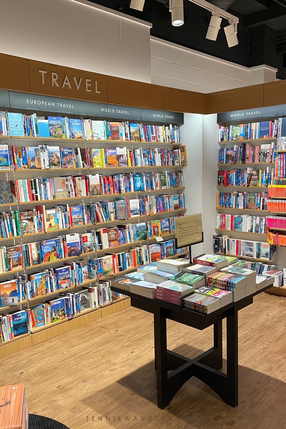 11 Best Bookstores In London (That You CANNOT Miss!)