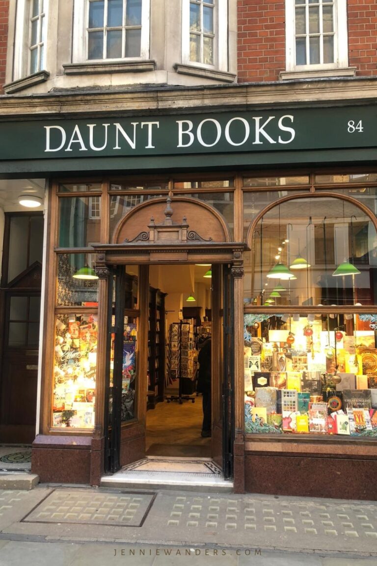 11 Best Bookstores In London (That You CANNOT Miss!)