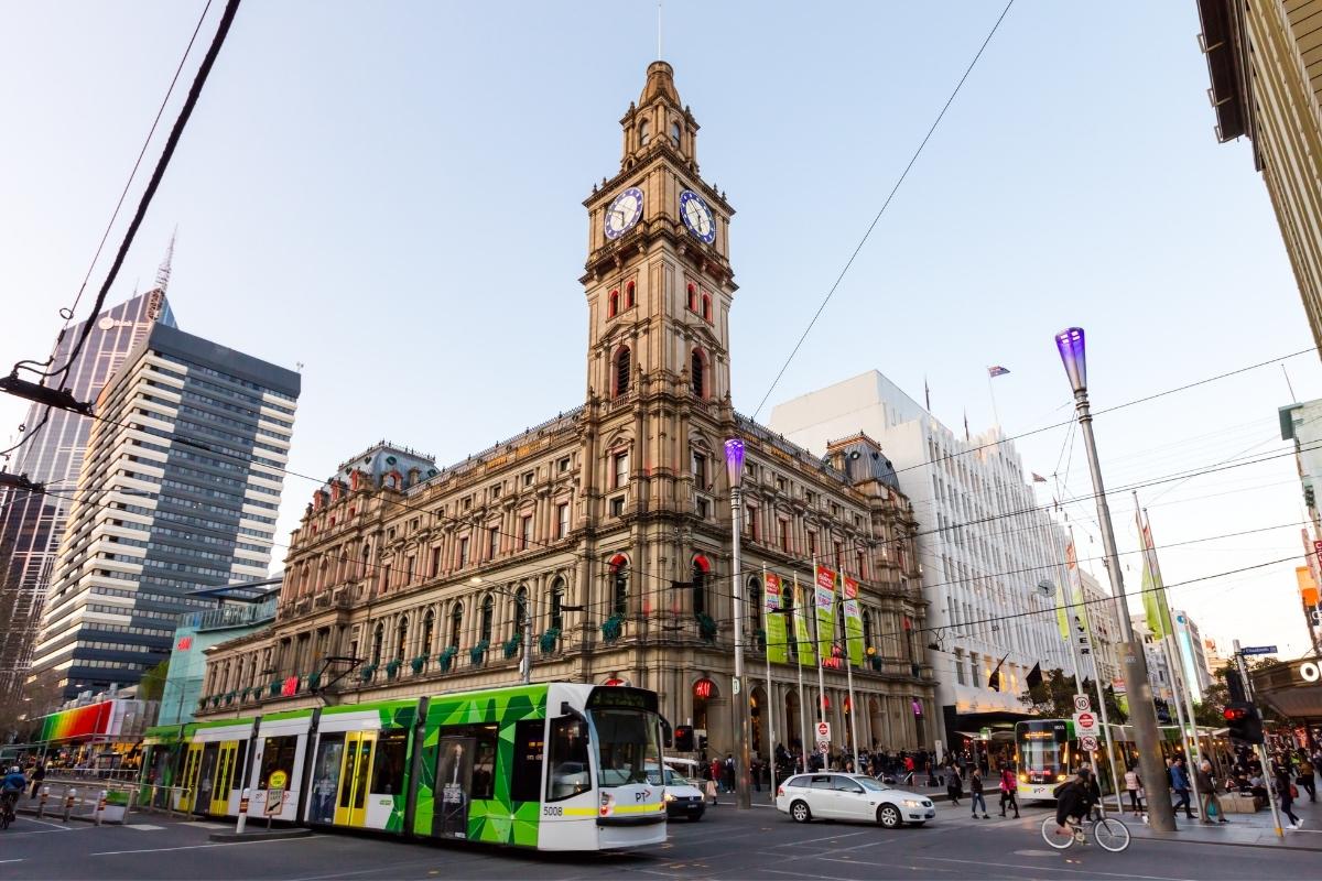 10 Fun Things To Do in Melbourne Solo (+ 20 Extras!)