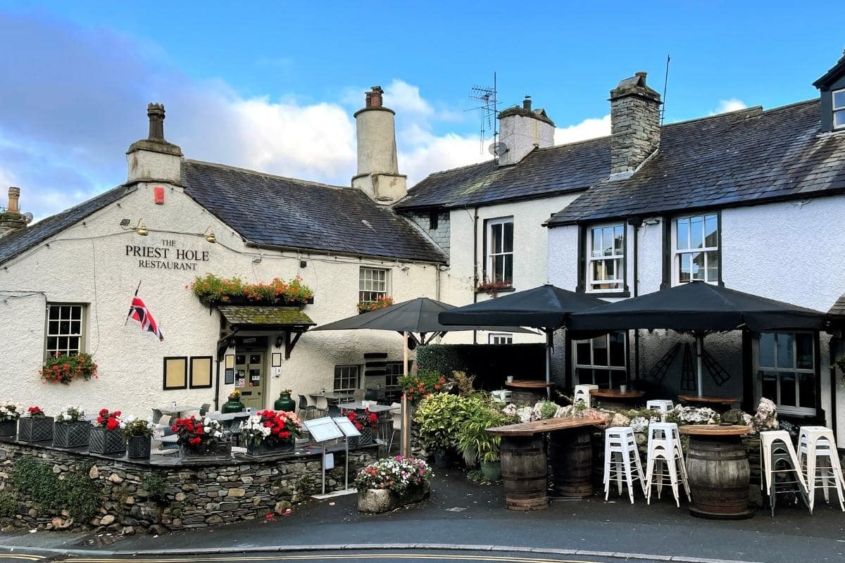 Best Pubs in Ambleside: The Lake District (2023 Essential Guide)